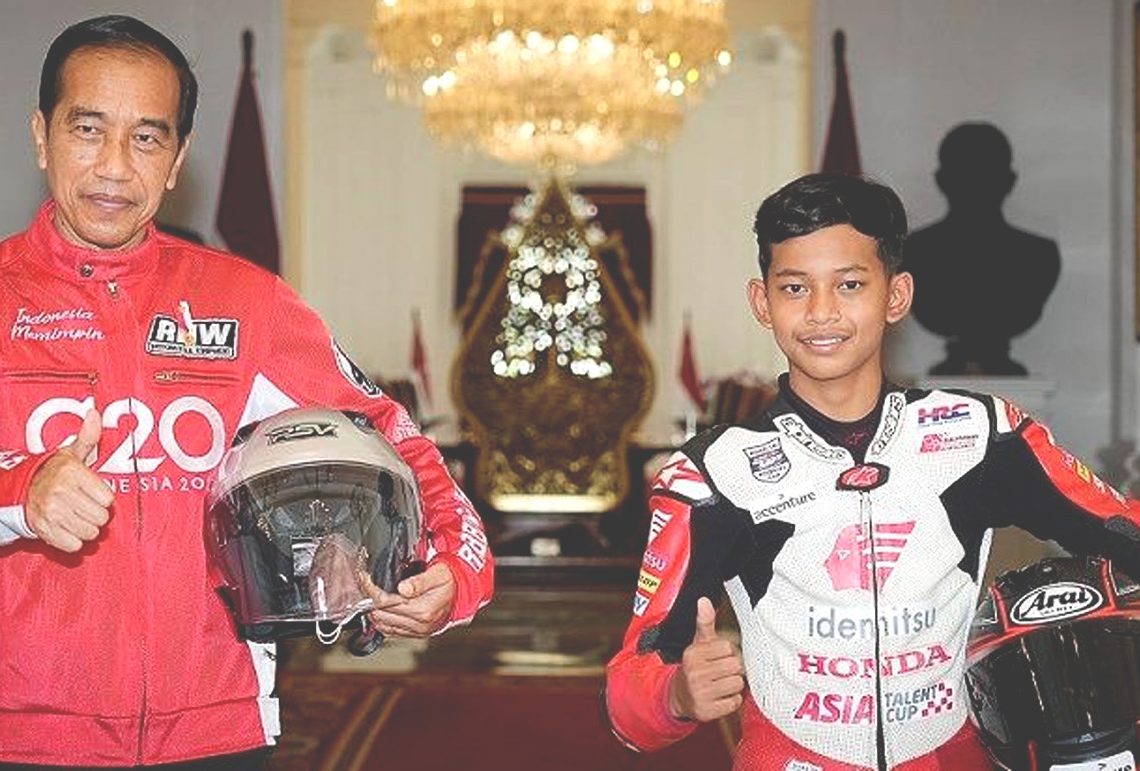 Presiden RI Joko Widodo bersama Veda Ega Pratama pebalap muda binaan PT Astra Honda Motor (AHM). Ist