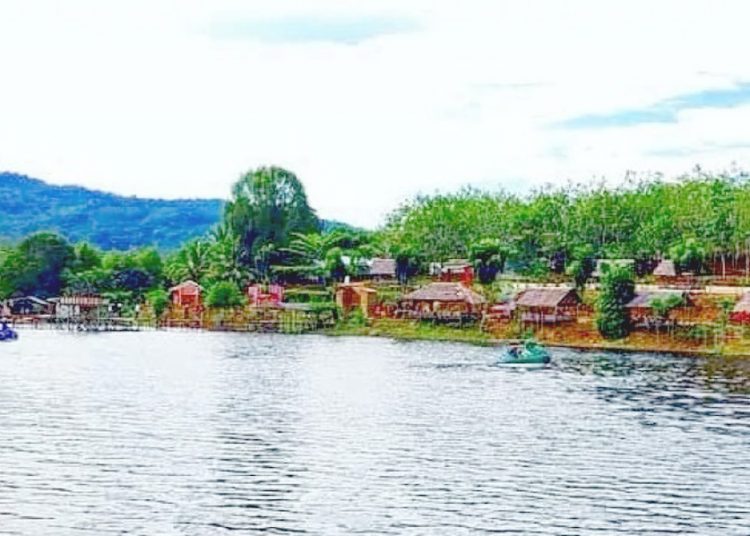 Danau Laet wisata alam di Tayan Kabupaten Sanggau, pilihan destinasi wisata yang tak boleh dilewatkan. (net)