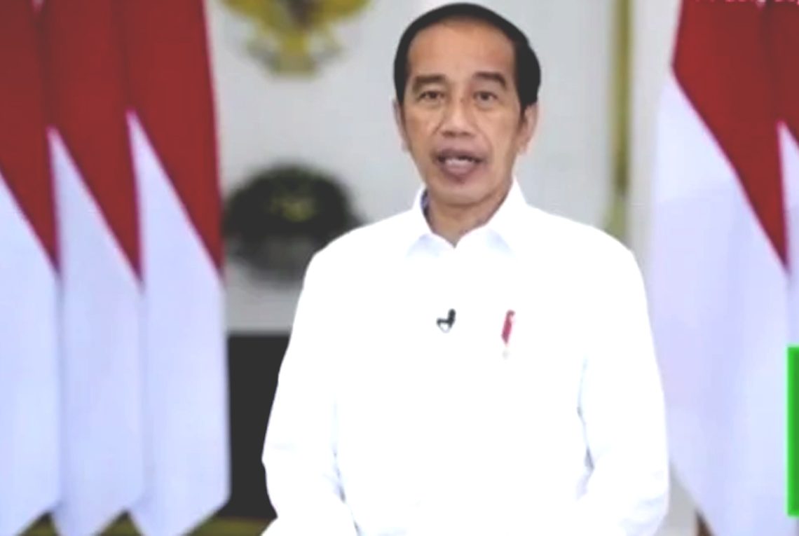 Presiden RI Jokowi memberikan sambutan secara hibrid pada acara peluncuran saham GOTO, Senin.