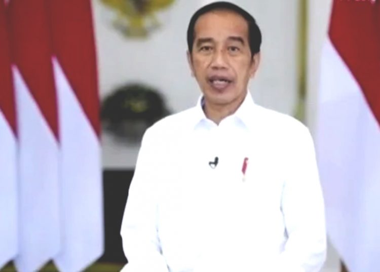 Presiden RI Jokowi memberikan sambutan secara hibrid pada acara peluncuran saham GOTO, Senin.