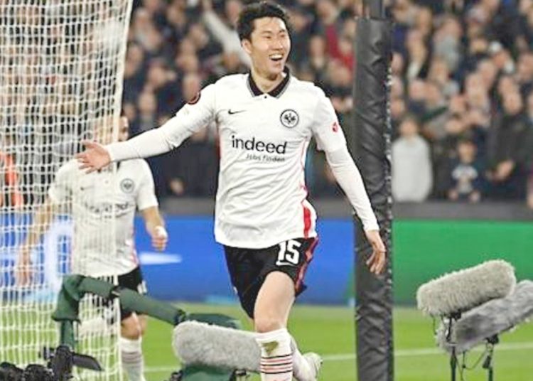 Selebrasi Daichi Kamada usai cetak gol. (net)