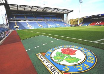 Salat Id di Stadion Ewood Park