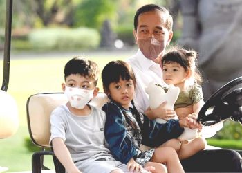 Jokowi Lebaran Bersama Cucu