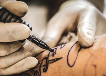 China Pertegas  Larangan Tato Anak di Bawah Umur