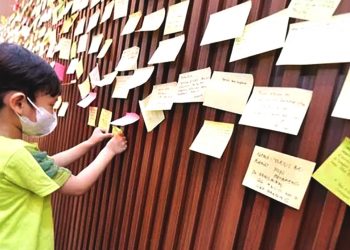 Ribuan Warga dari Pagi Menanti Jenazah Eril Tiba di Gedung Negara Pakuan