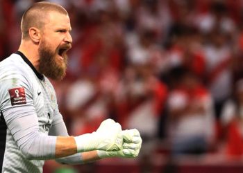 Tarian Redmayne Hentikan Tendangan Terakhir Peru