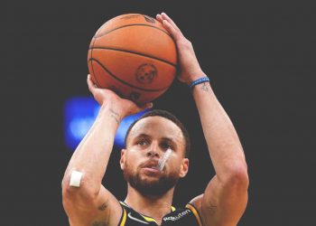 Curry Tampil Luar Biasa, Warriors Rebut Gim 4, Kedudukan 2-2