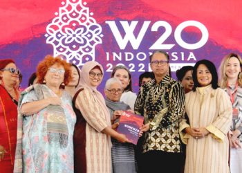 Penyerahan Komunike Menutup KTT W20 Summit