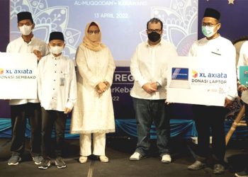 XL Axiata Bagikan Laptop ke Pondok Pesantren