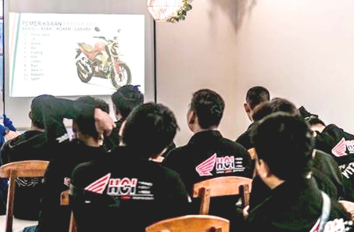 Edukasi safety riding dari Astra Honda Kalimantan Barat kepada komunitas Honda.(ist)