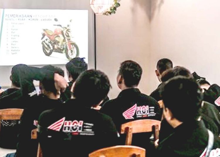 Edukasi safety riding dari Astra Honda Kalimantan Barat kepada komunitas Honda.(ist)
