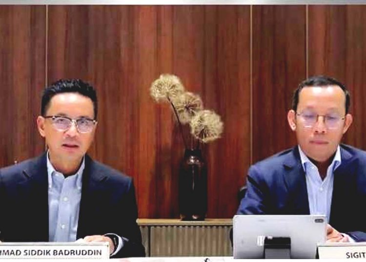 Direktur Manajemen Risiko Bank Mandiri Ahmad Siddik Badruddin dan Direktur Keuangan dan Strategi Bank Mandiri Sigit Prastowo.(ist)