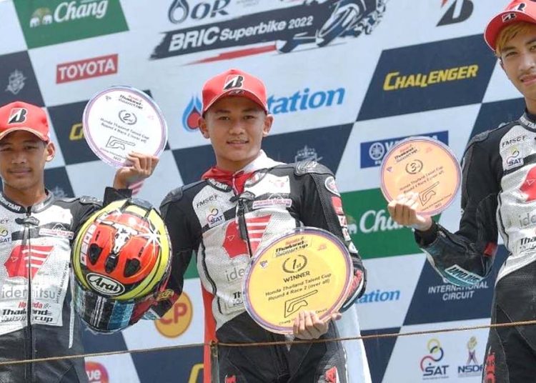Decksa Almer Alfarezel, mempersembahkan podium tertinggi untuk Indonesia, di ajang balapan Honda TTC (Thailand Talent Cup) 2022  seri ke-4.(ist)