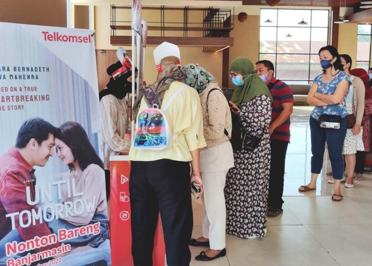 Telkomsel Branch Banjarmasin gelar program loyalitas nonton bareng film Until Tomorrow, Selasa.(ist)