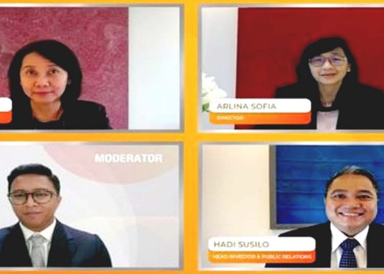 Arlina Sofia dan Ibu Ida Apulia Simatupang didampingi oleh Head Investor & Public Relations, Hadi Susilo dalam Public Expose Live 2022.(ist)