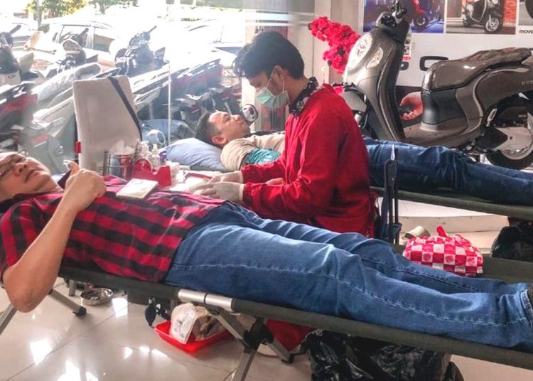 Kegiatan donor darah di kantor Astra Motor Kalbar, Kamis.(ist)