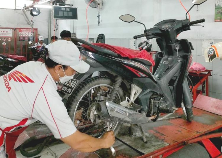 Pelayanan servis kendaraan motor Honda di AHASS.(ist)