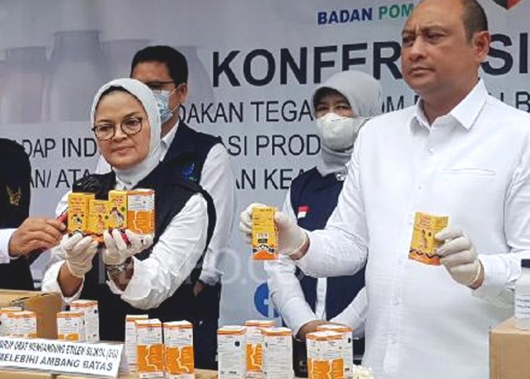 Ketua BPOM RI Penny Lukito mencabut produksi obat sirup PT Yarindo Farmatama merk Flurin dan Unibebi karena mengandung zat pelarut Propylene Glikol (PG) dan Etylen Glikol (EG) di ambang batas.(ist)