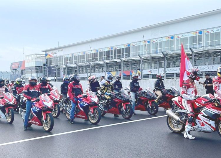 Komunitas Honda ikut meramaikan gelaran CBR Track Day di sirkuit Mandalika.(ist)