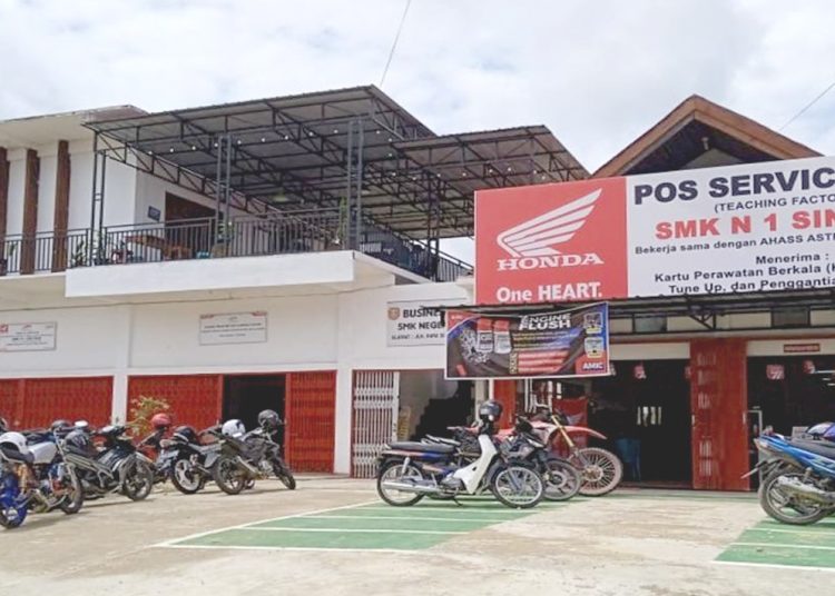 SMKN 1 Sintang Binaan Astra Motor Kalimantan Barat, berhasil mendapatkan penghargaan Bintang Lima Apresiasi SMK Bisa Tahun 2022.(ist)