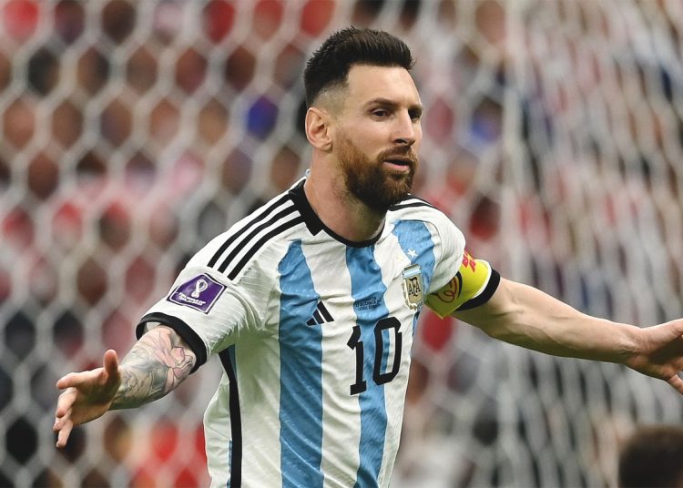 Lionel Messi membahagiakan Argentina dengan kemenangannya di Piala Dunia 2022. (twitter)