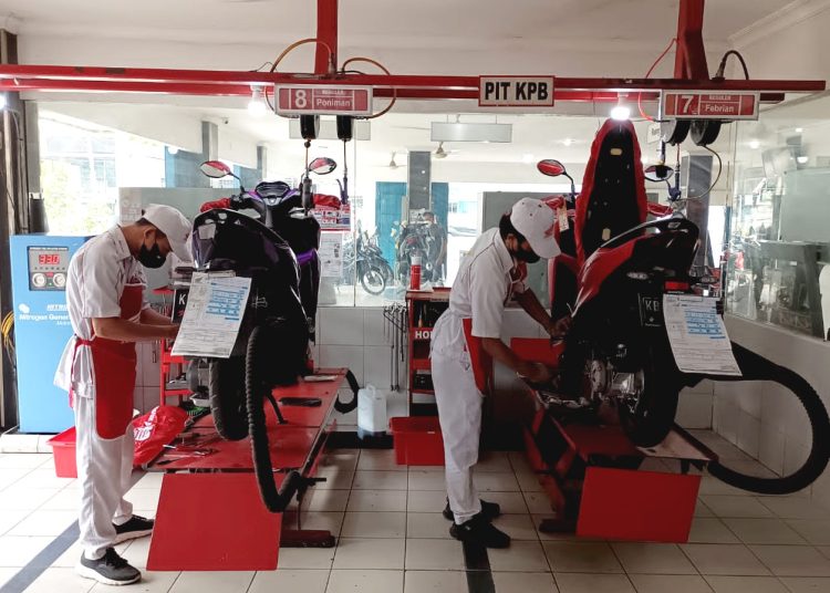Layanan servis motor Honda di Ahass.(ist)