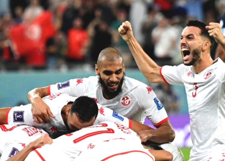 Timnas Tunisia merayakan kemenangan mlawan Perancis di Piala Dunia 2022. (Twitter)