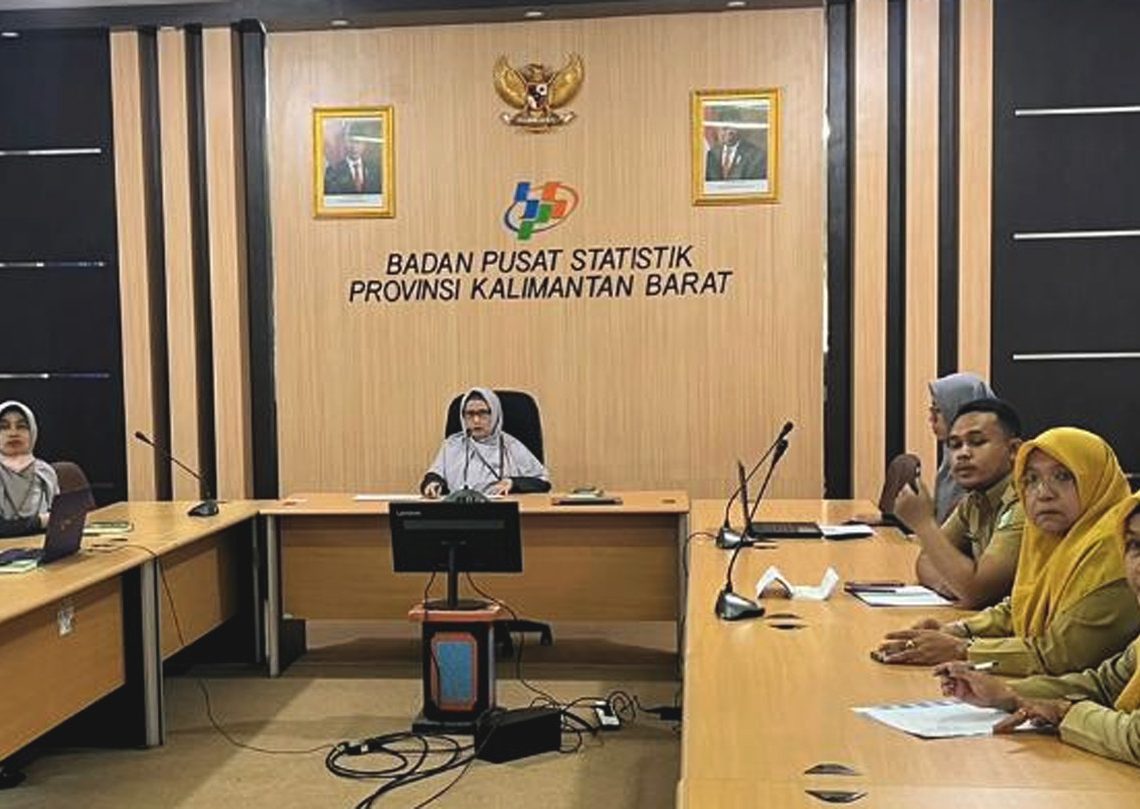 Sari Mariani, Ketua Tim Kesra dan Hansos BPS Kalbar saat rilis BRS (Berita Resmi Statistik), di Pontianak, Senin.(ist)