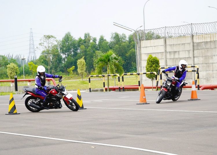 Instruktur Safety Riding Astra Honda Motor berlatih di AHM Safety Riding Park, Deltamas, Cikarang, Jawa Barat.(ist)