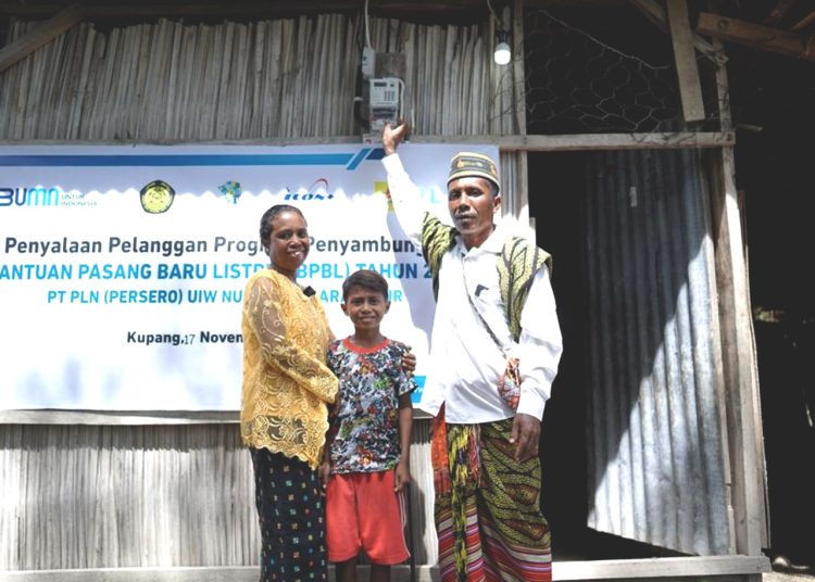 PLN menyalurkan Bantuan Pasang Baru Listrik (BPBL) dari pemerintah kepada 80.183 rumah tangga.(ist)