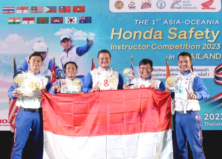 Instruktur Safety Riding AHM meraih gelar terbaik ke dua kategori 150cc dan Innovative Safety Concept, serta terbaik ke tiga kategori 300cc pada ajang The 1st Asia & Oceania Honda Safety Instructors Competition.(ist)