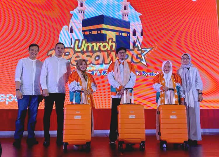 Arief Ismail, Compliance & Risk Director Bank BTPN Syariah, Fachmy Achmad, Finance & Operation Director Bank BTPN Syariah, Nurul Diana Fitri - Senior Business Manager Bank BTPN Syariah, Erikal Mirtha - Mass Market Poduct Development Head Bank BTPN Syariah, Kokom, salah satu nasabah inspiratif Bank BTPN Syariah dan Dewi Nuzulianti, Financing Business Planning & Support Head Bank BTPN Syariah.(ist)