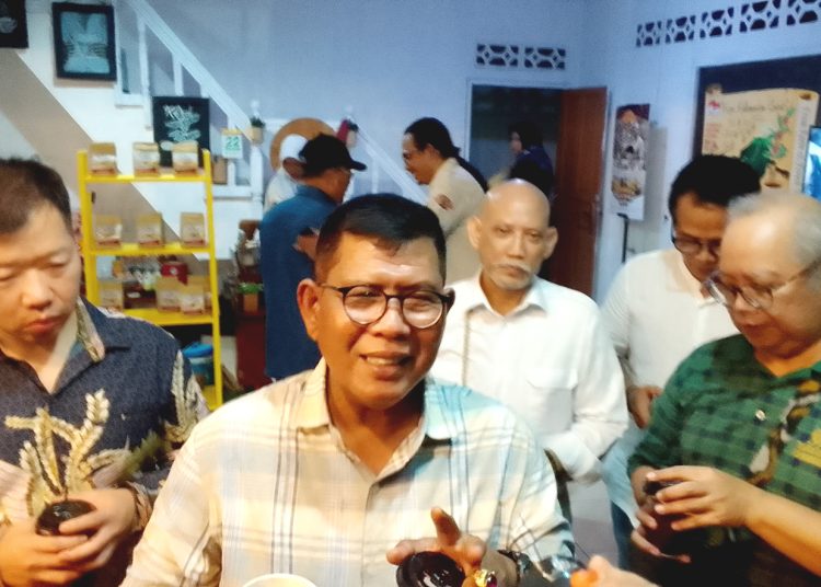 Bupati Kayong Utara, Citra Duani (tengah).