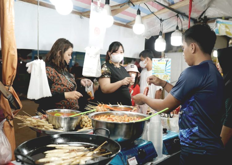 Pelaku UMKM di Singkawang, Kalimantan Barat raup cuan jutaan Rupiah setiap hari selama perayaan Imlek dan Cap Go Meh.(ist)