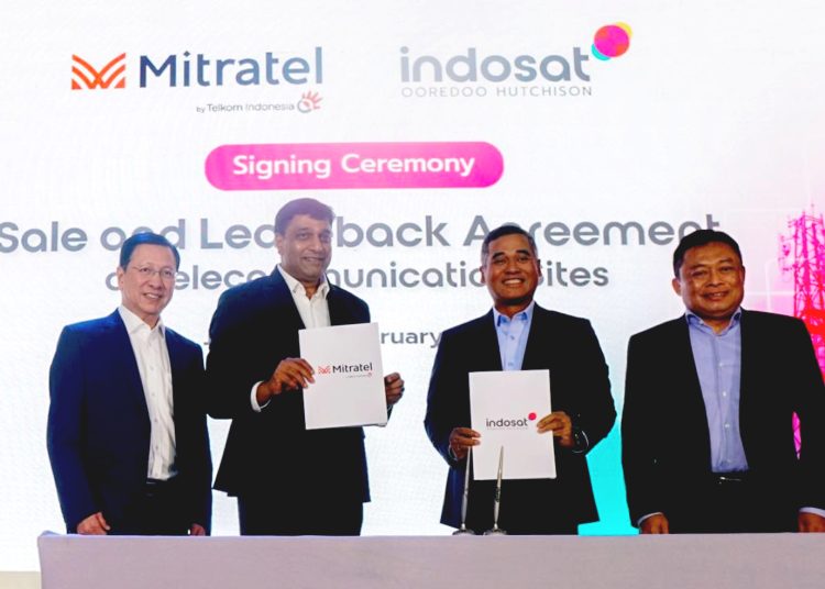 PT Indosat Tbk (Indosat Ooredoo Hutchison atau IOH), PT Dayamitra Telekomunikasi Tbk (Mitratel), dan PT dhost Telekomunikasi Nusantara (dhost) menandatangani perjanjian penjualan 1.630 menara telekomunikasi dan sewa kembali 1.527 menara telekomunikasi di Jakarta, Rabu (15/02).