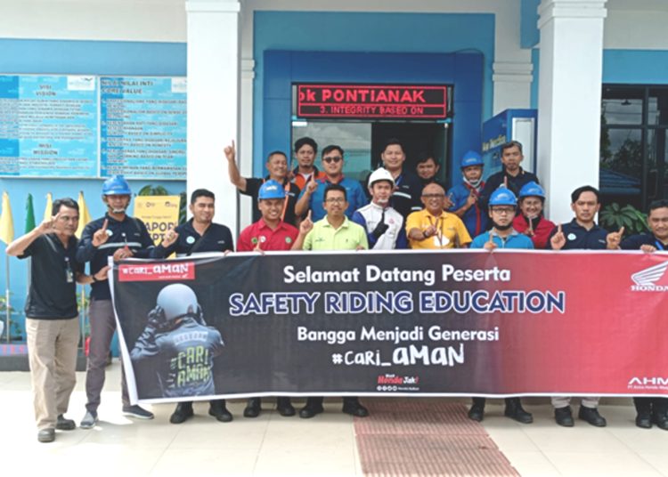 Instruktur Safety Riding Foto Bersama Pimpinan PT Wilmar Chemical Indonesia Cabang Pontianak dan jajaran kepala bagian perusahaan.(ist)