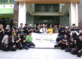 Sambut Ramadhan Aston Gelar Bersih-bersih Masjid