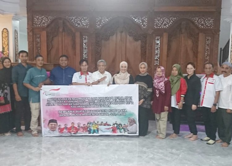 Bupati Kabupaten Kubu Raya Muda Mahendrawan berfoto bersama pengurus NPCI. (ist)