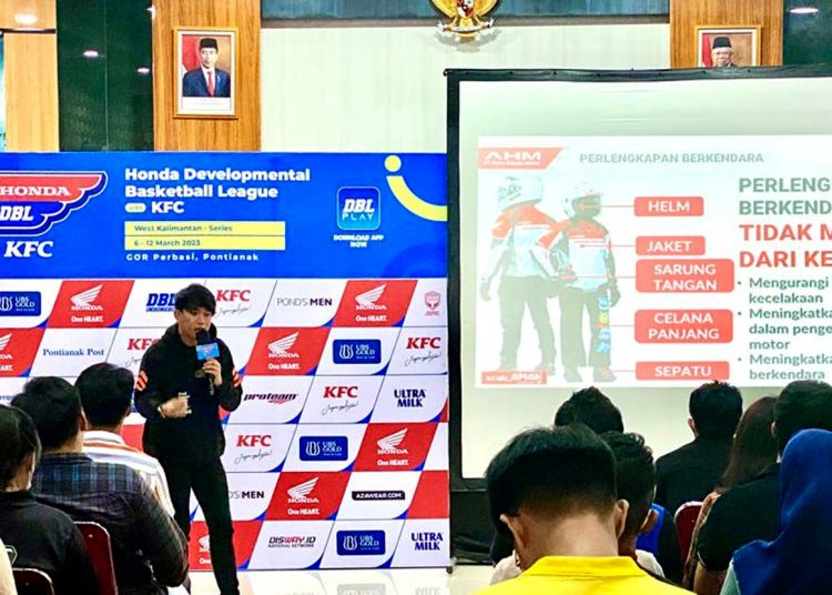 Para Peserta Honda DBL dalam edukasi yang disampaikan Instruktur Safety Riding Astra Motor Kalimantan Barat.(ist)