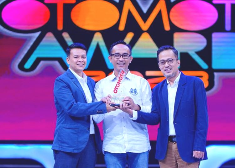 Skutik penjelajah Honda ADV160 meraih Bike of The Year pada ajang Otomotif Award 2023 yang digelar Tabloid Otomotif, Senin.(ist)