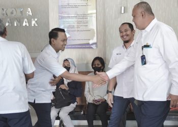 GM PLN UID Kalbar Kunjungi Posko Siaga Ramadan dan Idul Fitri