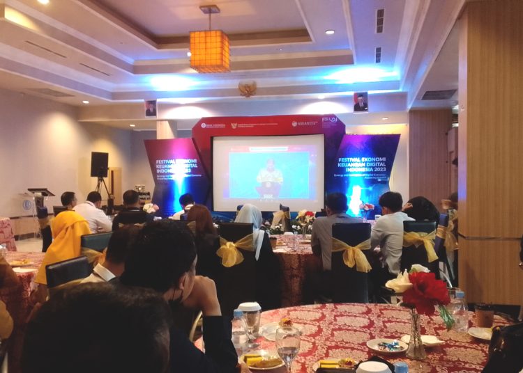 Nobar (Nonton Bareng) Opening Ceremony Festival Ekonomi dan Keuangan Digital Indonesia (FEKDI) Tahun 2023 secara virtual di Hotel Orchad Pontianak, Kalimantan Barat, Senin. (matra)