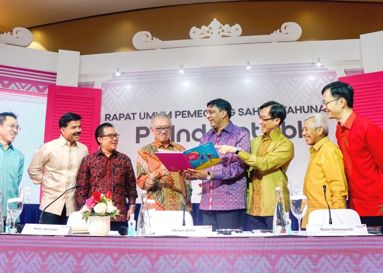 Dari kiri, Direktur Irsyad Sahroni, Direktur Ritesh Singh, Direktur Ahmad Zulfikar Said, Komisaris Utama Halim Alamsyah, Direktur Utama Vikram Sinha, Direktur Desmond Cheung, Direktur Muhammad Buldansyah dan Direktur Nicky Lee Chi Hung.(ist)