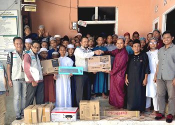 PLN Serahkan Bantuan Sarana Pendidikan Santri