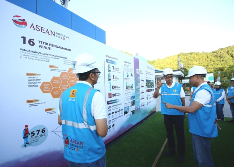 Direktur Utama PLN, Darmawan Prasodjo memantau kesiapan listrik saat even KTT Asean ke 42.(ist)