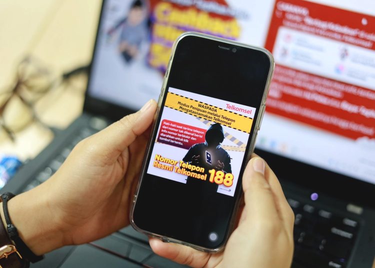 Telkomsel meminta pelanggannya hati-hati dengan modus baru tipu-tipu melalui telepon.(is)