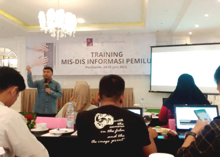 Zainuddin Muda Z Monggilo, Trainer Cek Fakta AJI-GNI dan juga Dosen Ilmu Komunikasi, Fisipol UGM. (matra)