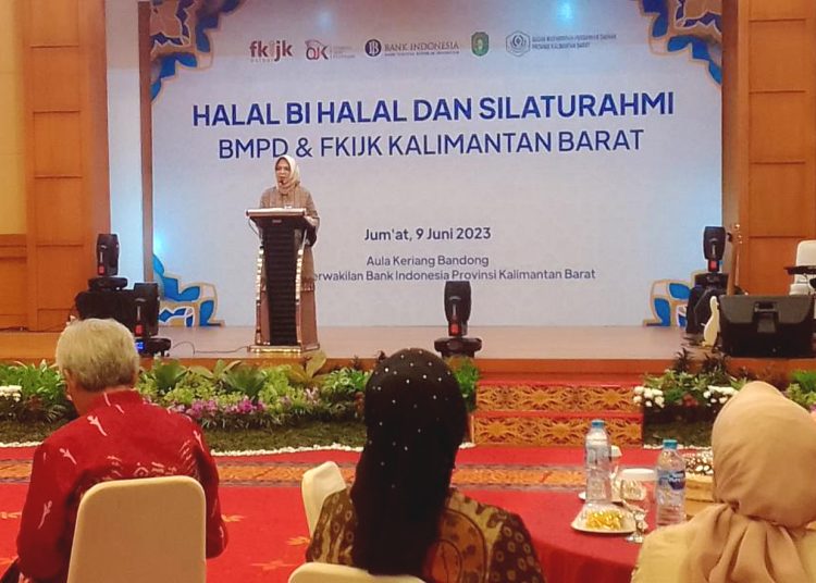 Anggini Sari, Kepala Perwakilan Bank Indonesia (BI) Kalimantan Barat dalam acara halal bihalal dan Silahturahmi BMPD dan FKIJK) Kalimantan Barat, Jumat. (matra)