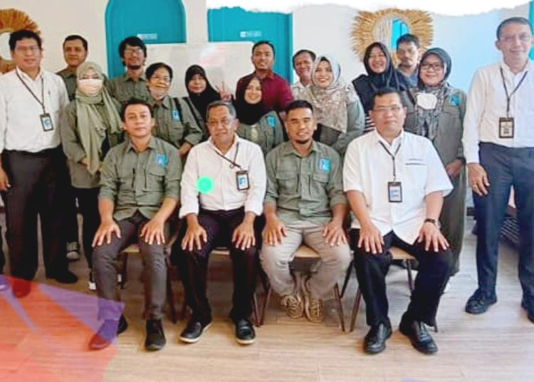 Kukuh Sumardono Basuki, Kepala Kanwil DJPb Provinsi Kalbar bersama timnya foto bersama ketua dan anggota Fojekha.(fojekha)