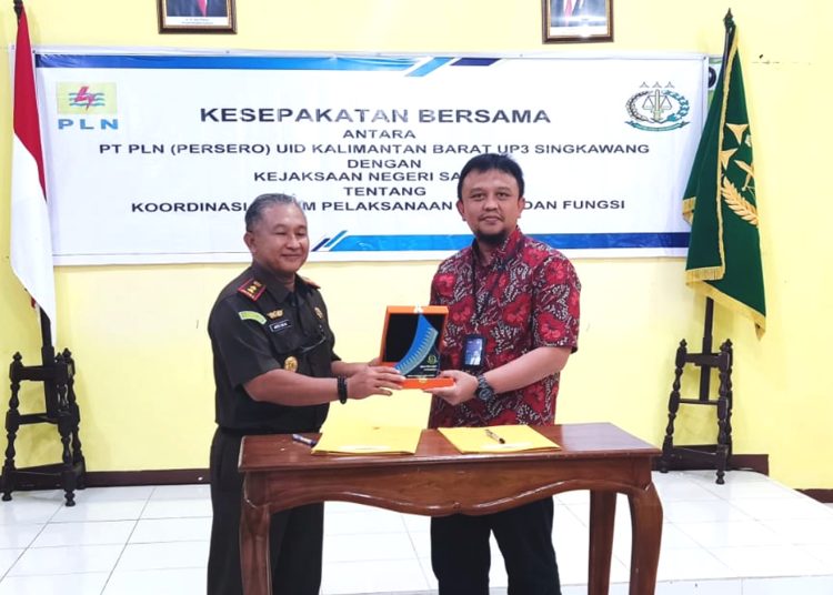 PLN UP3 Singkawang lakukan MoU dengan Kejari Sambas dalam upaya peningkatan pelayanan kelistrikan kepada pelanggan.(ist)